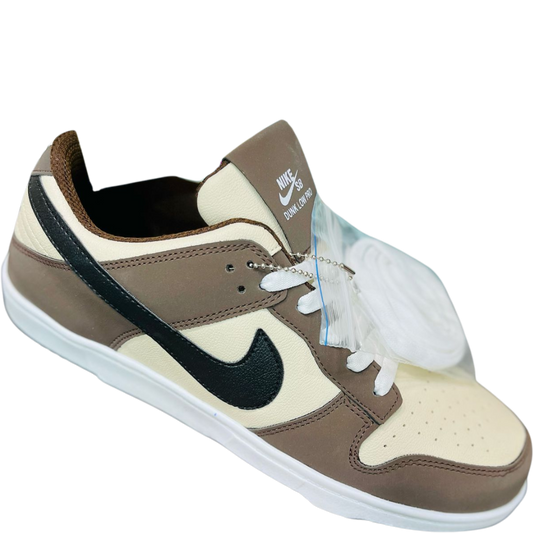 Nike Mens Sb Dunk Low Laser Sneaker